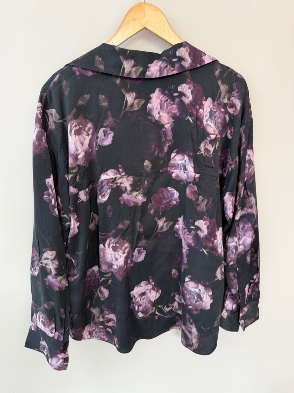 Vince Women's Night Garden Popover 100% Silk Blouse Top Black Purple size Medium - Picture 7 of 9